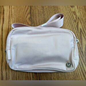 Lululemon Everywhere Belt Bag 2L Large Pastel Pink Crossbody Mini Bag NWOT